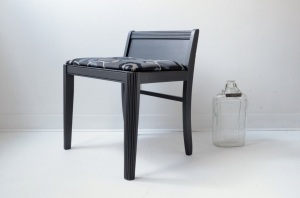 Fauteuil bas vintage repeint en gris anthracite - meubles design décoration accessoires Montréal Québec Canada - side L
